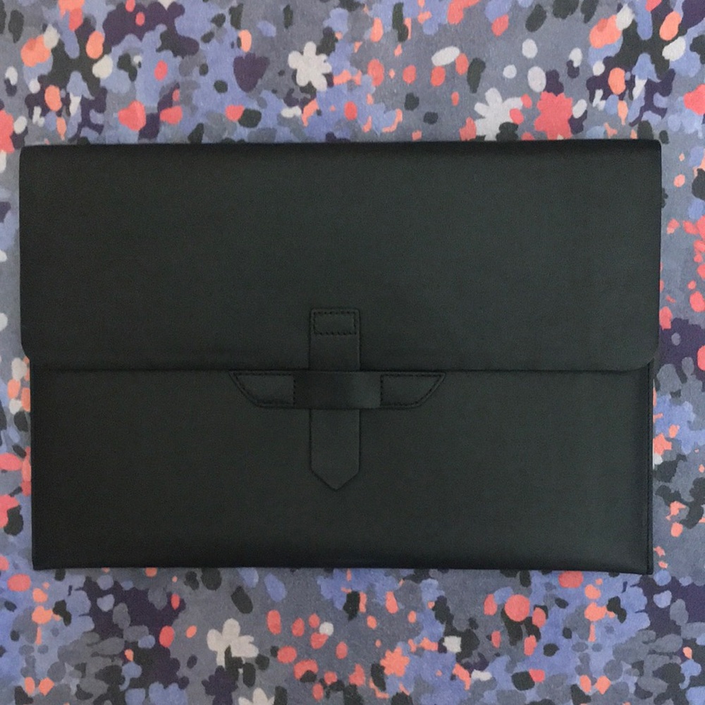 THEORY LEATHER IPOD CASE
